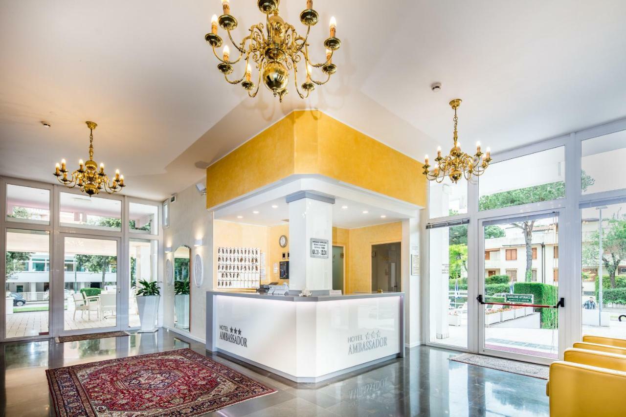 Hotel Ambassador Meuble Lignano Sabbiadoro Exterior foto