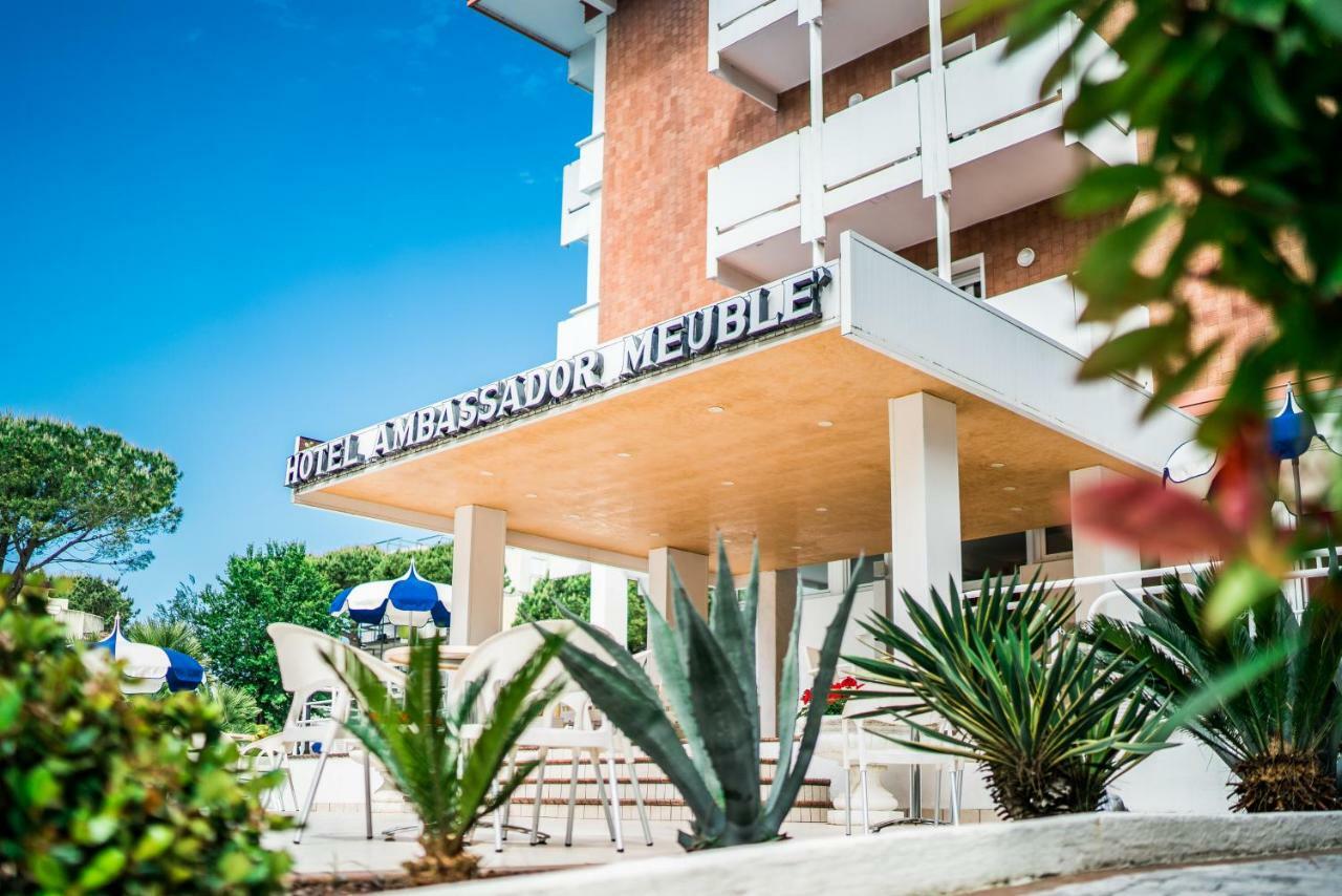 Hotel Ambassador Meuble Lignano Sabbiadoro Exterior foto